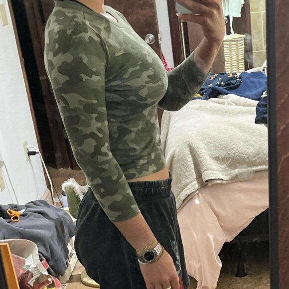 Camo 3/4 Sleeve Top - Picture 3 of 3